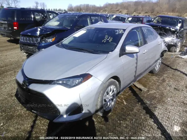 5YFBURHE8JP845137 2018 TOYOTA COROLLA - Image 2