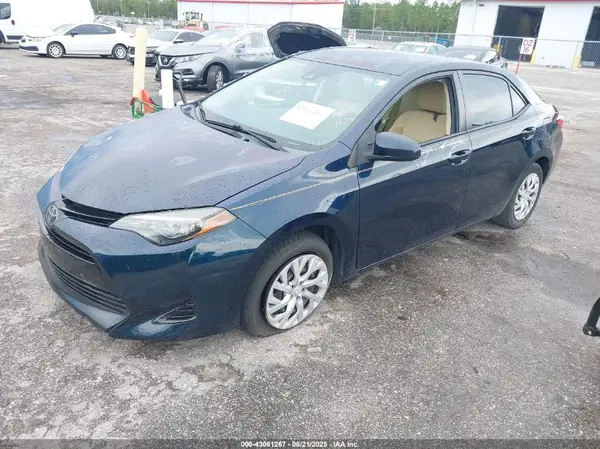 5YFBURHE8JP845297 2018 TOYOTA COROLLA - Image 2