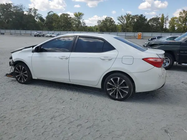 5YFBURHE8JP845543 2018 TOYOTA COROLLA - Image 2