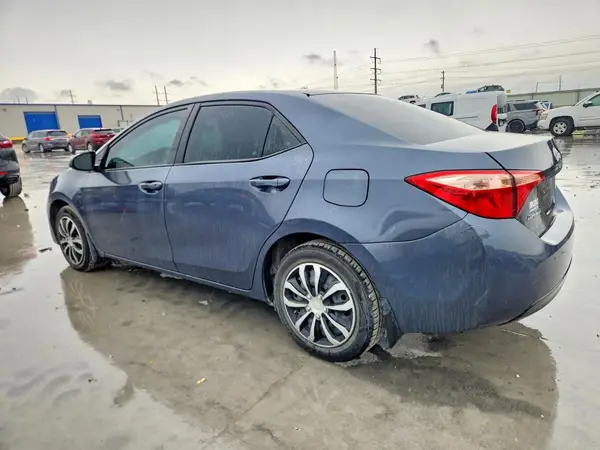 5YFBURHE8JP847115 2018 TOYOTA COROLLA - Image 2