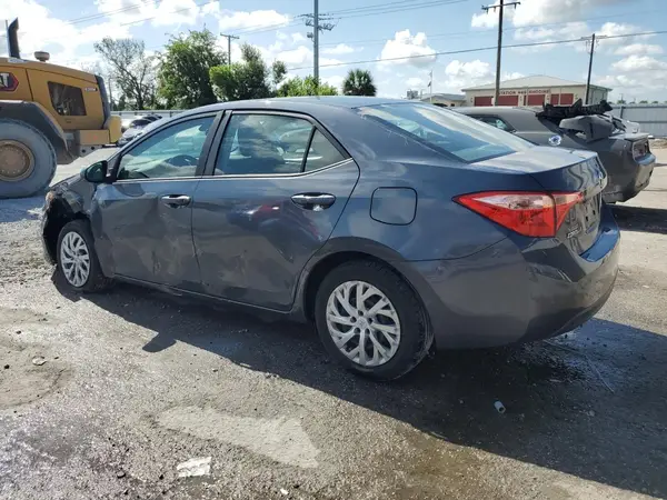 5YFBURHE8JP847681 2018 TOYOTA COROLLA - Image 2