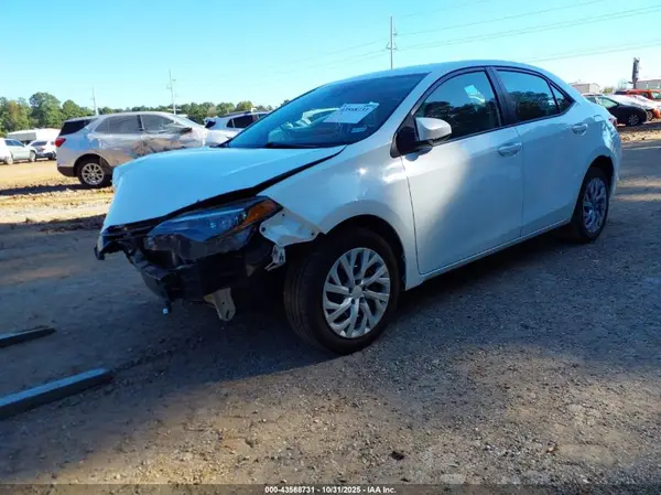 5YFBURHE8JP848569 2018 TOYOTA COROLLA - Image 2