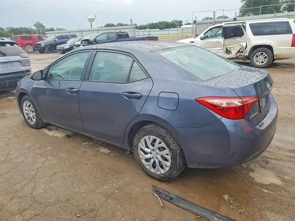 5YFBURHE8JP848653 2018 TOYOTA COROLLA - Image 2