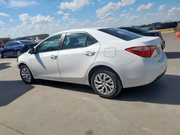 5YFBURHE8JP849818 2018 TOYOTA COROLLA - Image 2