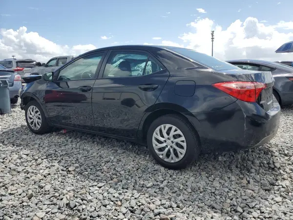 5YFBURHE8JP849883 2018 TOYOTA COROLLA - Image 2