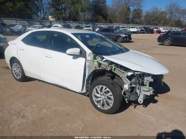 5YFBURHE8JP850452 2018 TOYOTA COROLLA - Image 1
