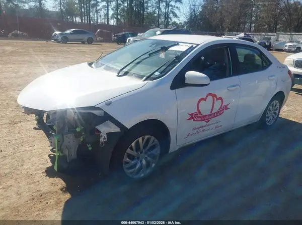 5YFBURHE8JP850452 2018 TOYOTA COROLLA - Image 2
