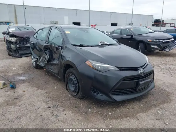 5YFBURHE8JP850502 2018 TOYOTA COROLLA - Image 1