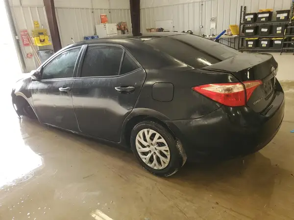 5YFBURHE8JP850953 2018 TOYOTA COROLLA - Image 2
