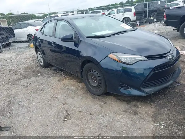 5YFBURHE8JP851438 2018 TOYOTA COROLLA - Image 1