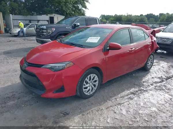 5YFBURHE8JP851598 2018 TOYOTA COROLLA - Image 2