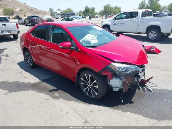 5YFBURHE8JP851939 2018 TOYOTA COROLLA - Image 1