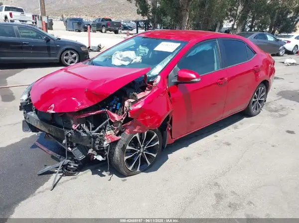 5YFBURHE8JP851939 2018 TOYOTA COROLLA - Image 2