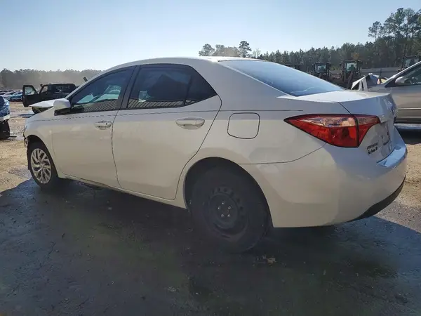5YFBURHE8JP852055 2018 TOYOTA COROLLA - Image 2