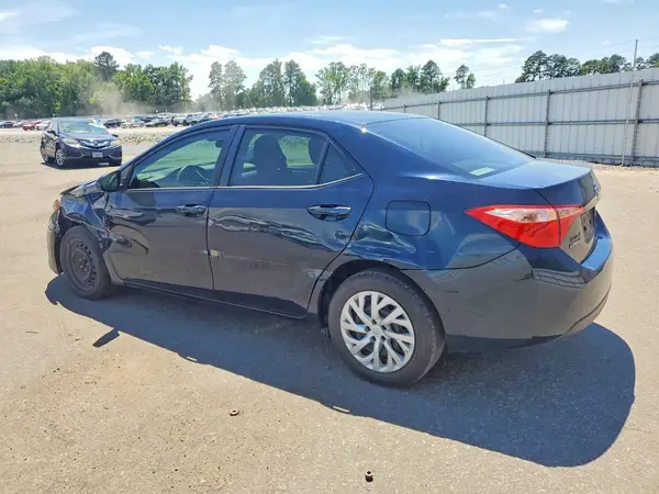 5YFBURHE8JP852539 2018 TOYOTA COROLLA - Image 2