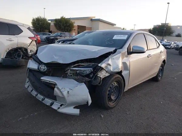 5YFBURHE8JP852685 2018 TOYOTA COROLLA - Image 2