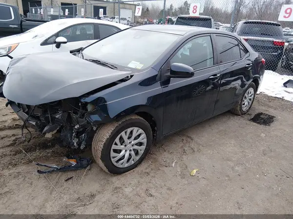 5YFBURHE8JP853626 2018 TOYOTA COROLLA - Image 2