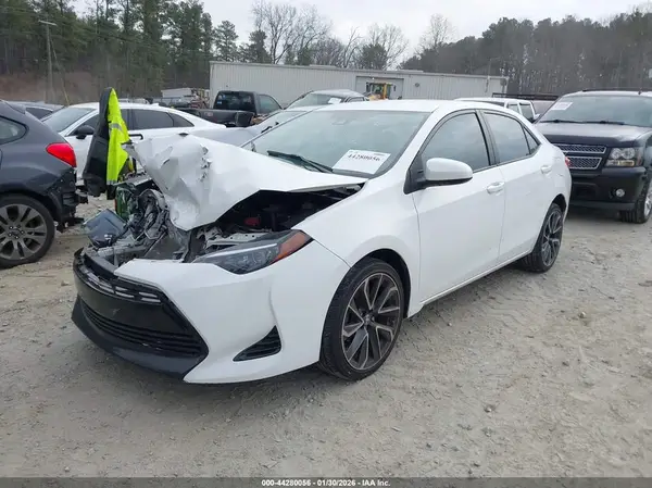 5YFBURHE8JP853738 2018 TOYOTA COROLLA - Image 2
