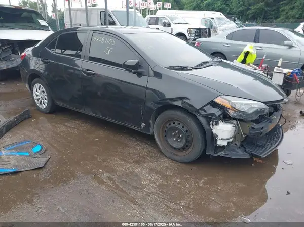 5YFBURHE8JP854274 2018 TOYOTA COROLLA - Image 1