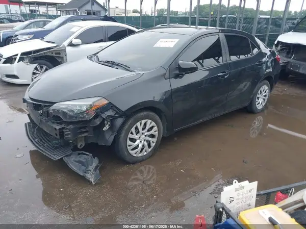 5YFBURHE8JP854274 2018 TOYOTA COROLLA - Image 2