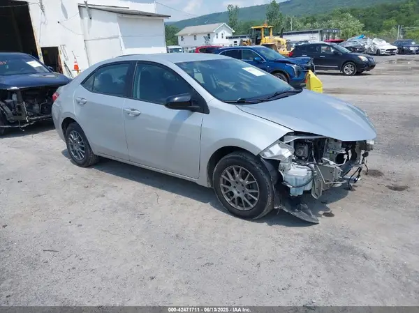 5YFBURHE8JP854324 2018 TOYOTA COROLLA - Image 1