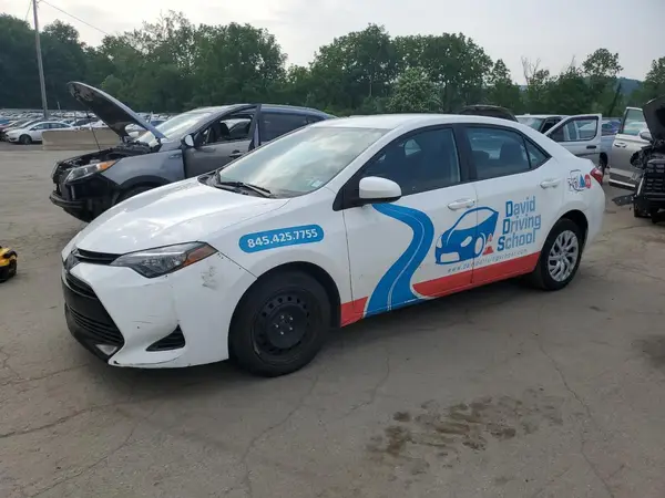 5YFBURHE8JP854663 2018 TOYOTA COROLLA - Image 1