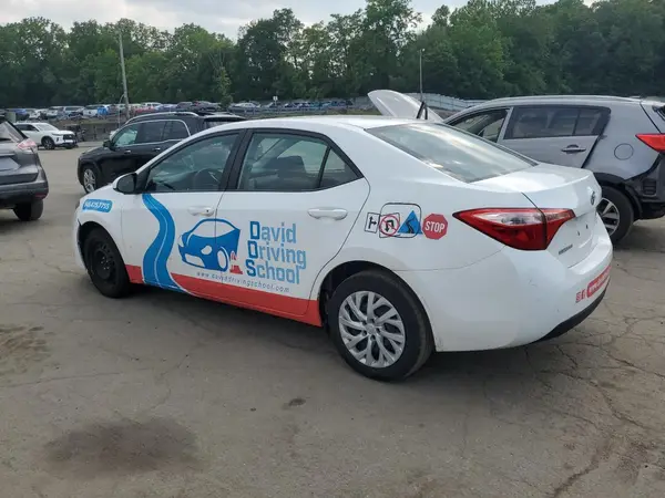 5YFBURHE8JP854663 2018 TOYOTA COROLLA - Image 2