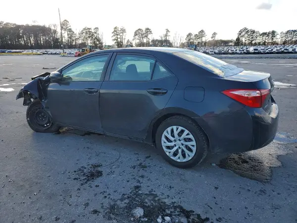 5YFBURHE8JP854730 2018 TOYOTA COROLLA - Image 2