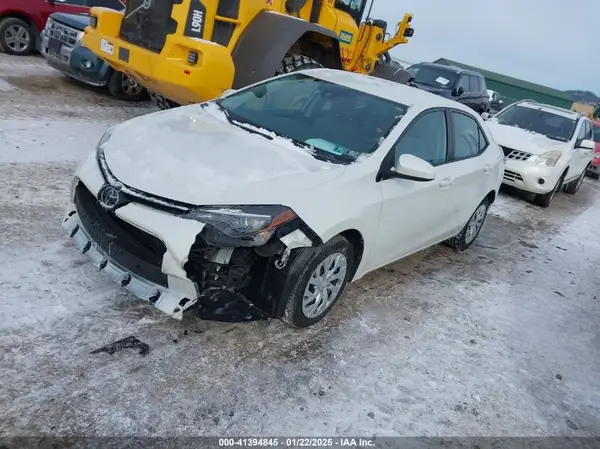 5YFBURHE8JP855358 2018 TOYOTA COROLLA - Image 2