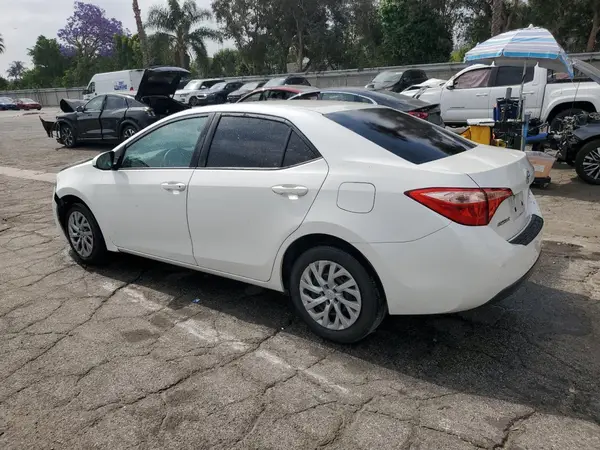 5YFBURHE8JP856039 2018 TOYOTA COROLLA - Image 2