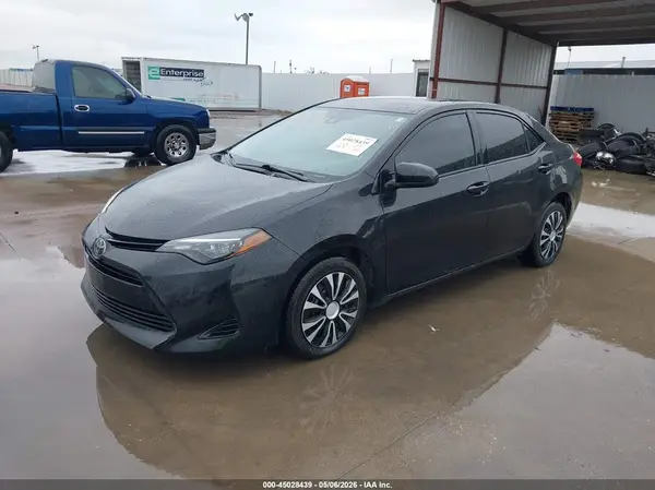 5YFBURHE8KP862876 2019 TOYOTA COROLLA - Image 2
