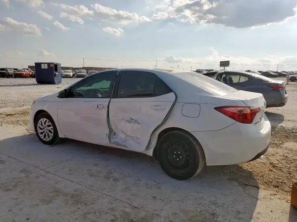 5YFBURHE8KP866121 2019 TOYOTA COROLLA - Image 2