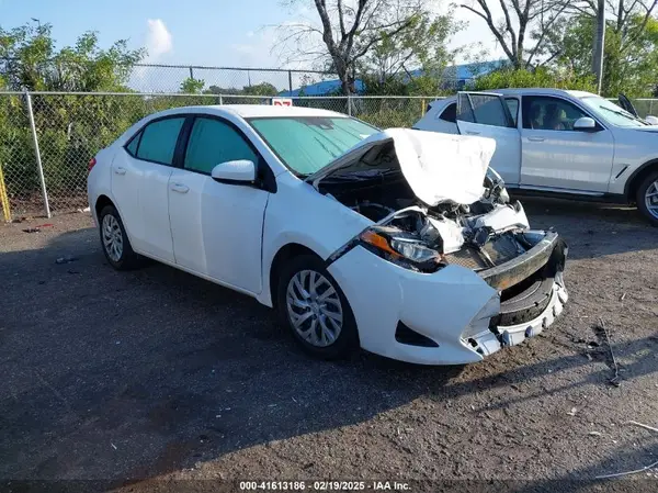5YFBURHE8KP866717 2019 TOYOTA COROLLA - Image 1
