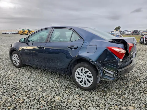 5YFBURHE8KP867611 2019 TOYOTA COROLLA - Image 2