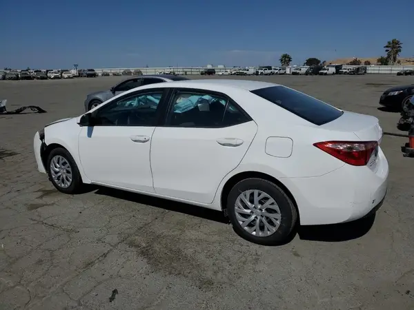 5YFBURHE8KP870234 2019 TOYOTA COROLLA - Image 2