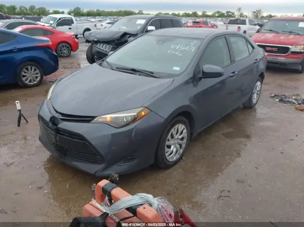 5YFBURHE8KP873067 2019 TOYOTA COROLLA - Image 2