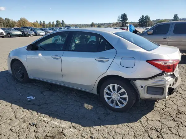 5YFBURHE8KP874946 2019 TOYOTA COROLLA - Image 2
