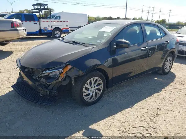 5YFBURHE8KP875823 2019 TOYOTA COROLLA - Image 2