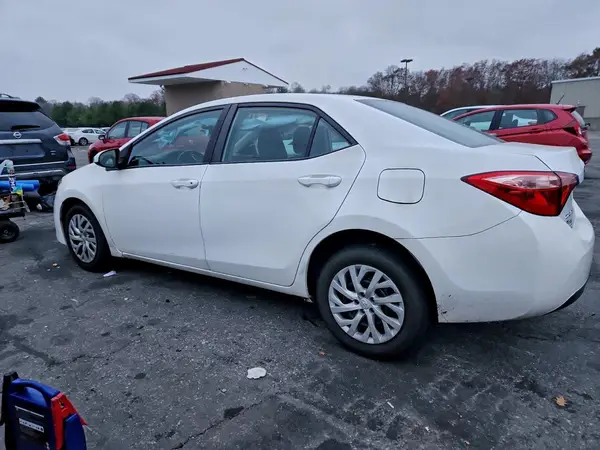 5YFBURHE8KP876387 2019 TOYOTA COROLLA - Image 2