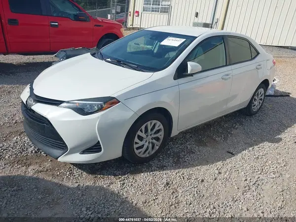 5YFBURHE8KP879421 2019 TOYOTA COROLLA - Image 2