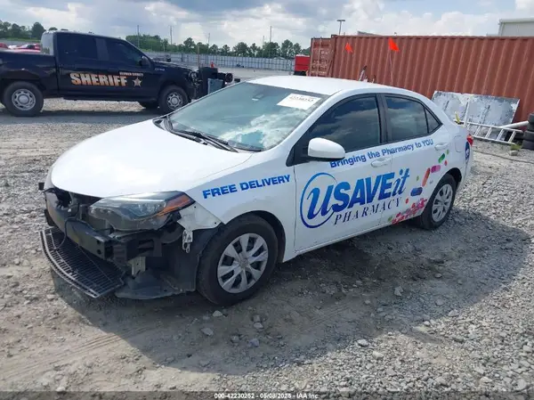5YFBURHE8KP880570 2019 TOYOTA COROLLA - Image 2