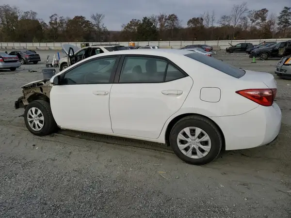 5YFBURHE8KP881105 2019 TOYOTA COROLLA - Image 2
