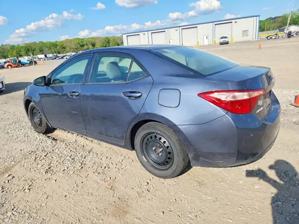 5YFBURHE8KP881895 2019 TOYOTA COROLLA - Image 2