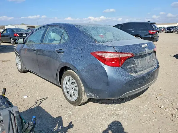 5YFBURHE8KP883047 2019 TOYOTA COROLLA - Image 2