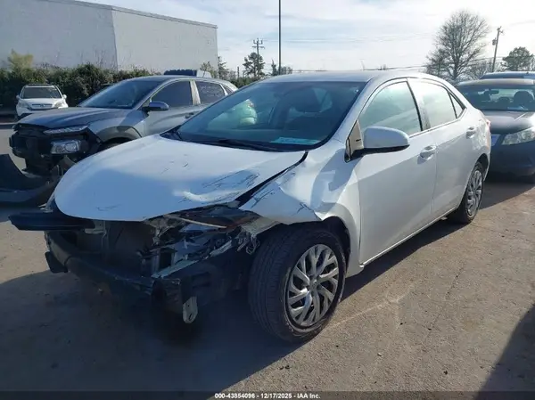 5YFBURHE8KP883937 2019 TOYOTA COROLLA - Image 2