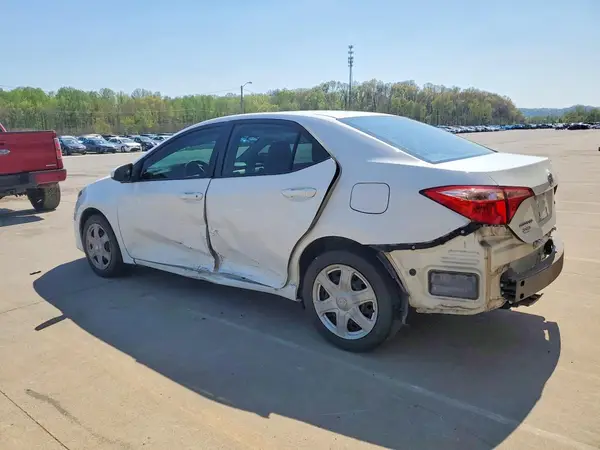 5YFBURHE8KP884019 2019 TOYOTA COROLLA - Image 2