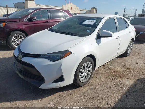 5YFBURHE8KP889740 2019 TOYOTA COROLLA - Image 2