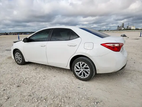5YFBURHE8KP890242 2019 TOYOTA COROLLA - Image 2