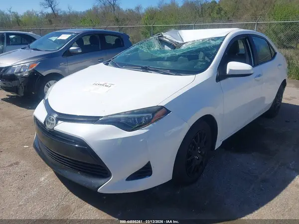 5YFBURHE8KP890872 2019 TOYOTA COROLLA - Image 2