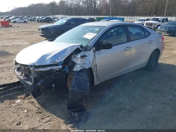 5YFBURHE8KP893237 2019 TOYOTA COROLLA - Image 2